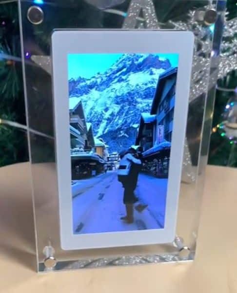 ⁦Your Moment - המתנה המושלמת מבית יורמומנט - מסגרת זכרונות בלייב 5 אינץ⁩ – תמונה ⁦3⁩