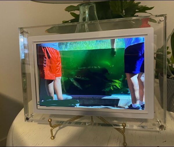 ⁦Your Moment - המתנה המושלמת מבית יורמומנט - מסגרת זכרונות בלייב 5 אינץ⁩ – תמונה ⁦4⁩