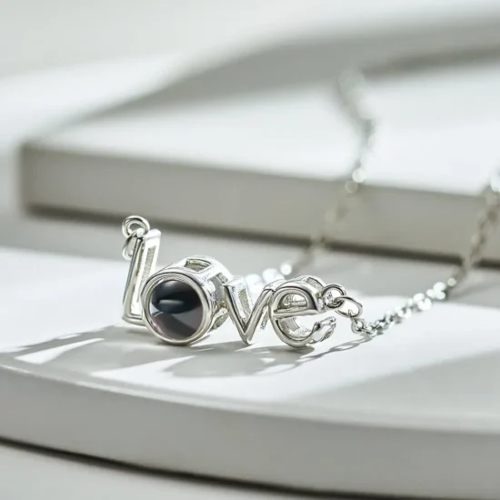 שרשרת ״Love״ עם זירקון, ננו תכשיט שמבוסס על התמונה שלכם