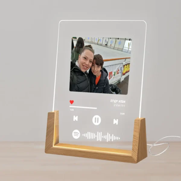 מתנה בהתאמה אישית לבן/בת הזוג מיוזיק גלאס בצבע לבן