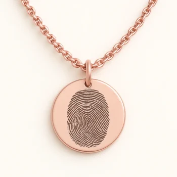 שרשרת עגולה עם חריטה של טביעת אצבע