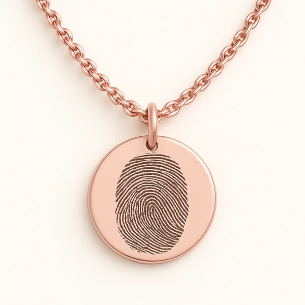 שרשרת עגולה עם חריטה של טביעת אצבע