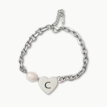 צמיד חריטה לב עדין, תכשיט יוקרתי עם חריטה אישית של אות השם