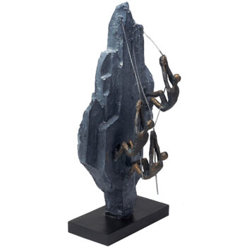 פסל אומנותי "המעז מנצח" מבית פסלי היוקרה