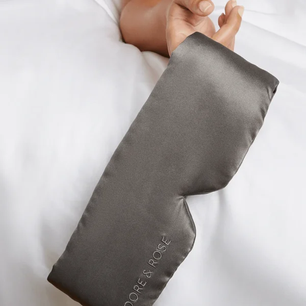 מסכת עיניים לשינה עמוקה בצבע כסף Dore & Rose