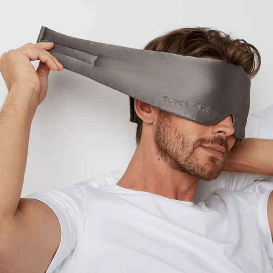 מסכת עיניים לשינה עמוקה בצבע כסף Dore & Rose