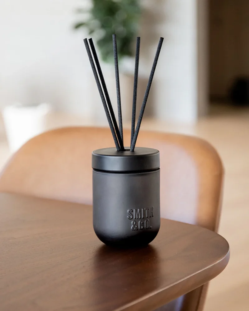 ⁦דיפיוזר Smith & Co. - Tabac & Cedarwood⁩ – תמונה ⁦2⁩