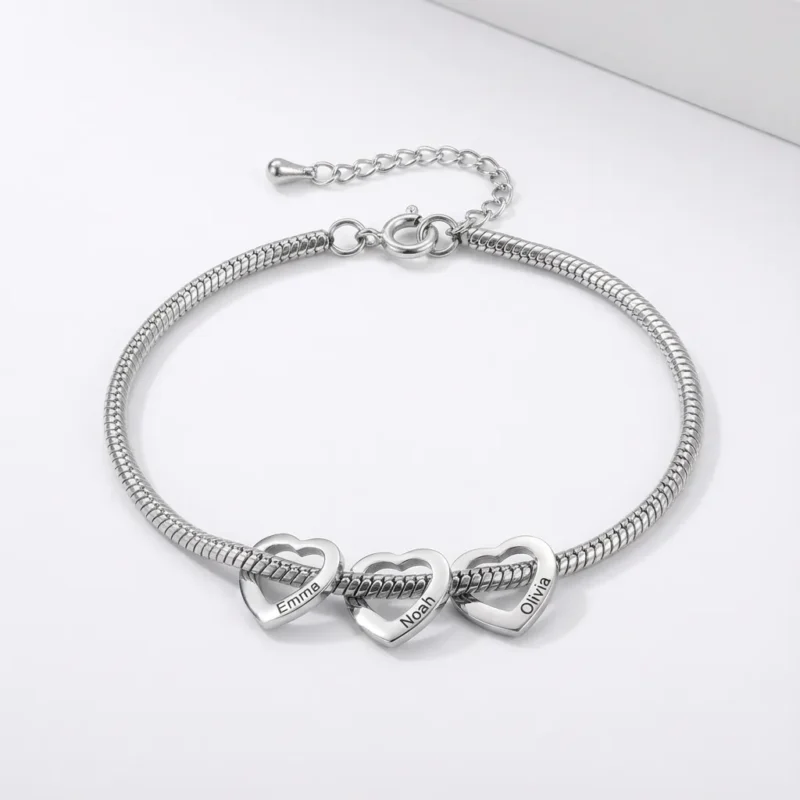 ⁦צמיד לאישה עם שמות הילדים – צמיד לבבות⁩ – תמונה ⁦3⁩