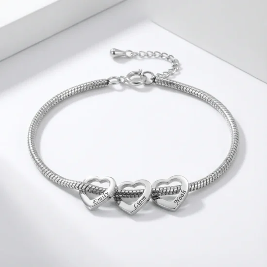 צמיד לאישה עם שמות הילדים – צמיד לבבות