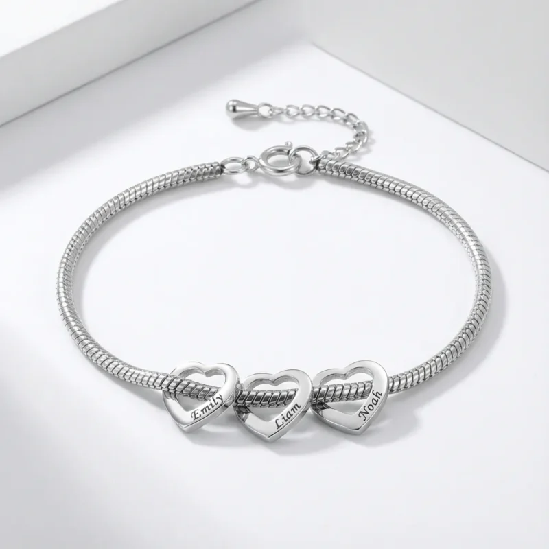 ⁦צמיד לאישה עם שמות הילדים – צמיד לבבות⁩ – תמונה ⁦4⁩