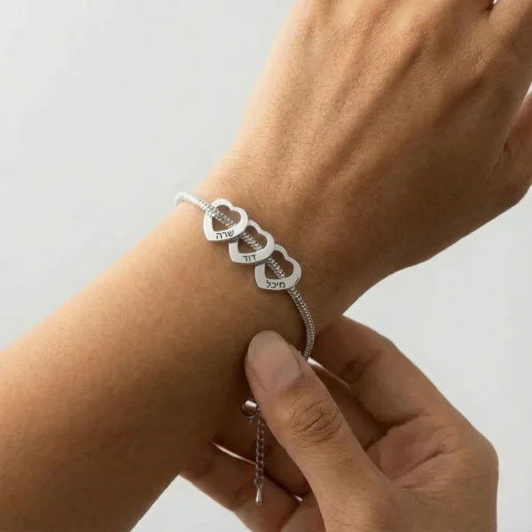 צמיד לאישה עם השמות שלכם – צמיד לבבות מתנה לבת זוג