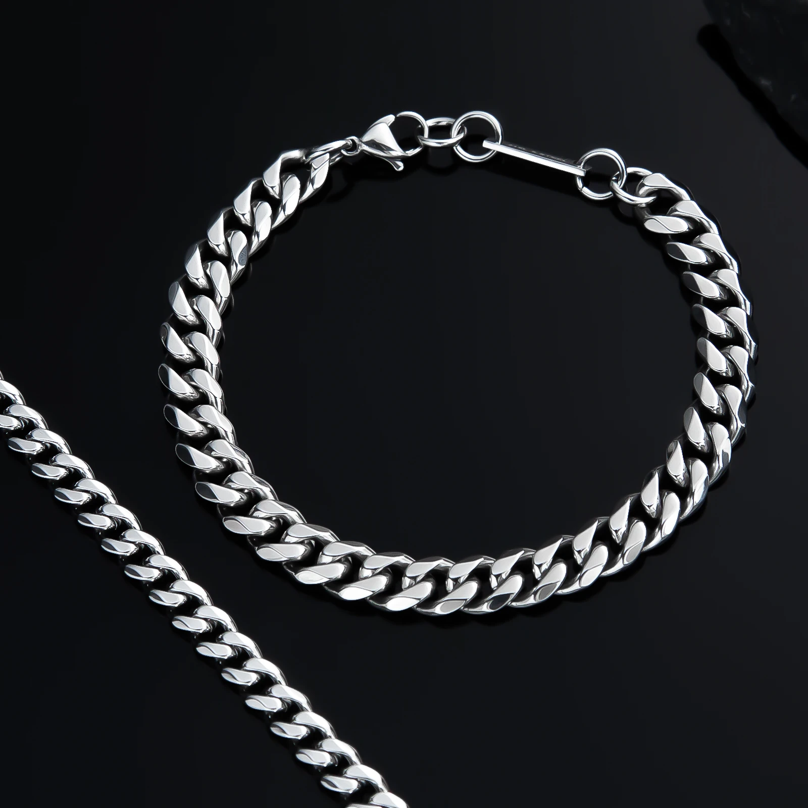 צמיד לגבר מתנה יוקרתית פלדת אל חלד בצבע כסף