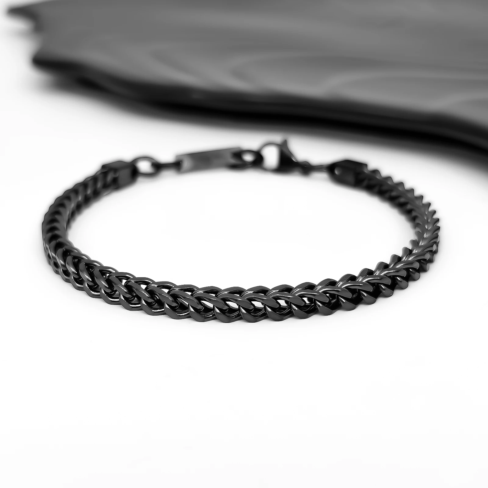 צמיד לגבר מתנה יוקרתית פלדת אל חלד בצבע שחור