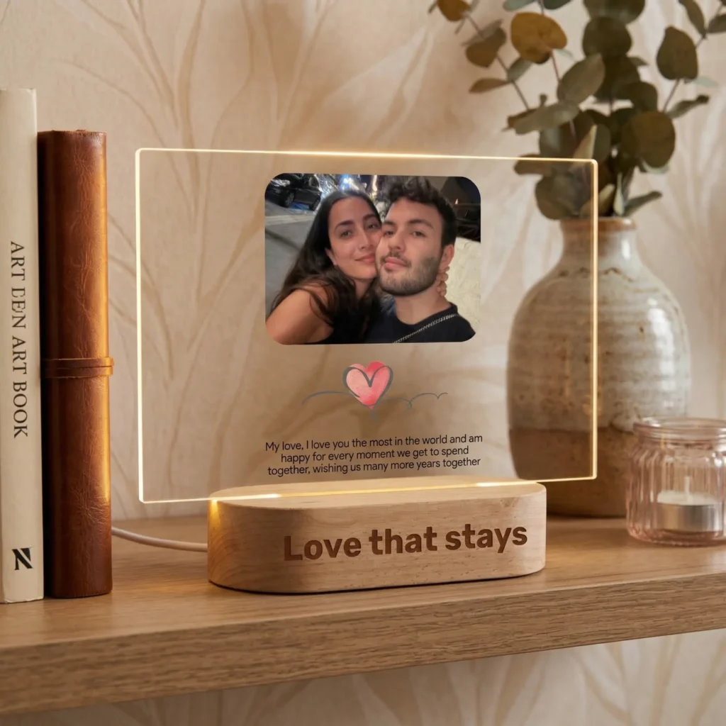 ⁦מתנה מעוצבת לבית מנורה אישית עם תמונות - מנורה עם 8 תמונות ושמות⁩ – תמונה ⁦2⁩