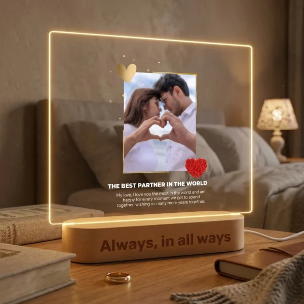 מנורה מעוצבת אישית עם תמונה - מתנה רומנטית לבן או בת הזוג